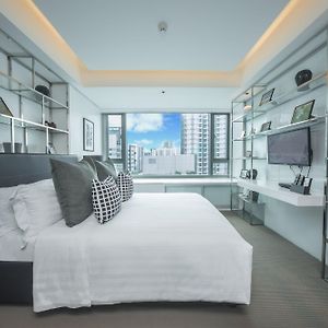 One-Bedroom Apartment Queen Bed